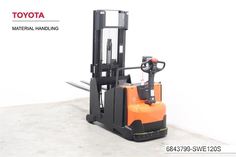 BT SWE120S Pedestrian stacker