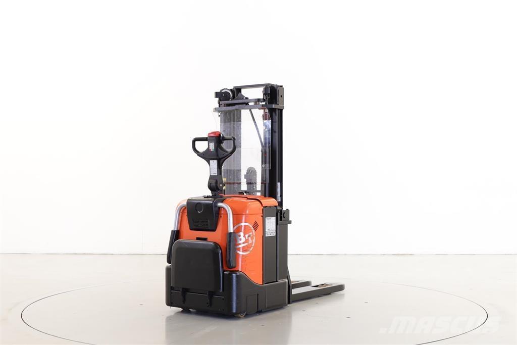 BT SPE125 Pedestrian stacker
