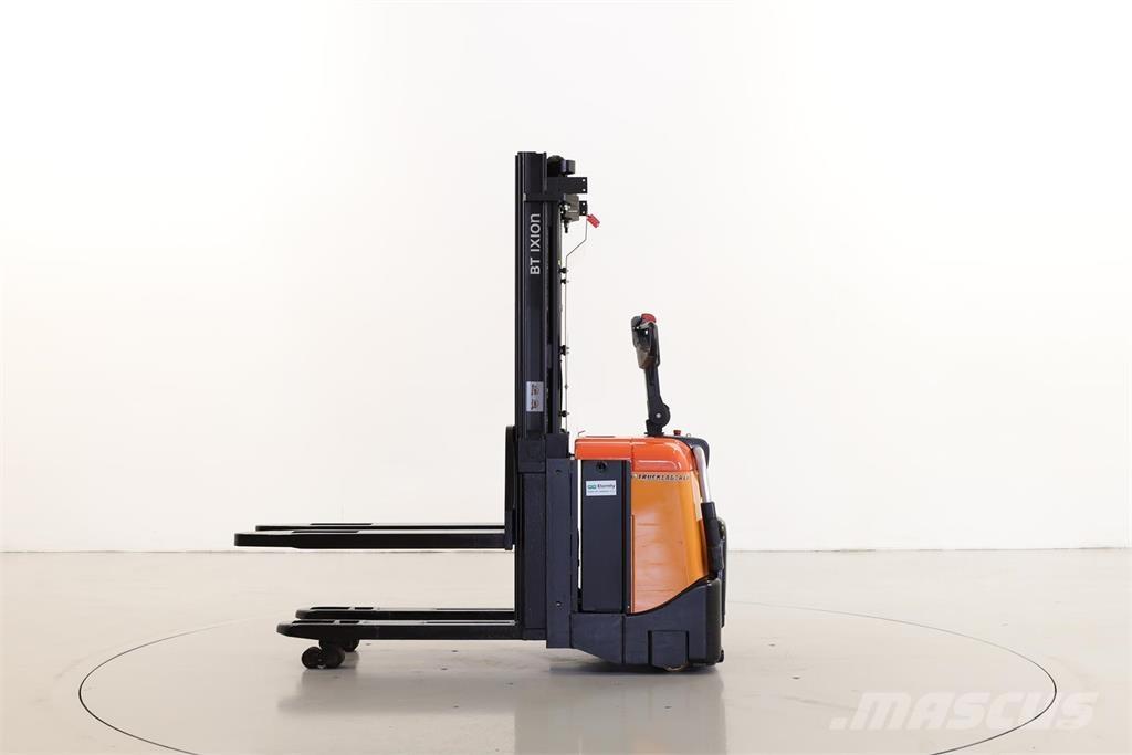 BT SPE125L Pedestrian stacker