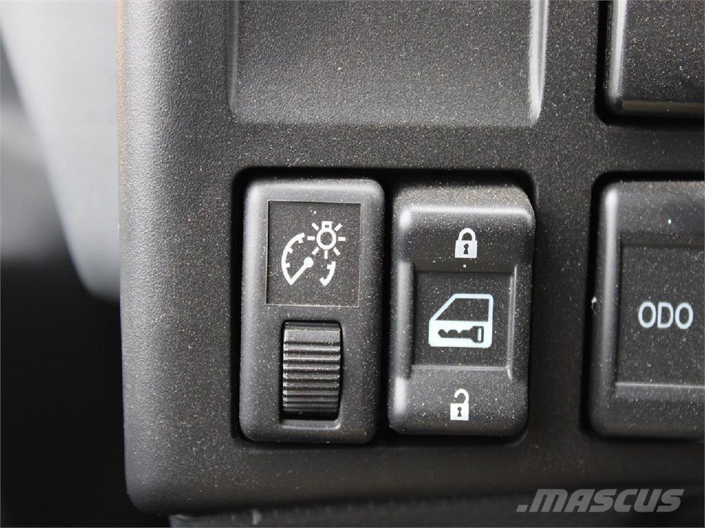 Isuzu NRR Demountable trucks