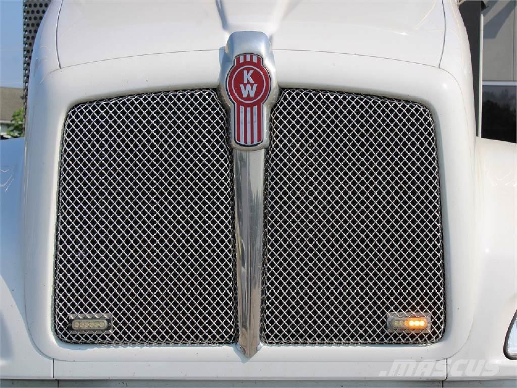 Kenworth T370 Truck mounted cranes