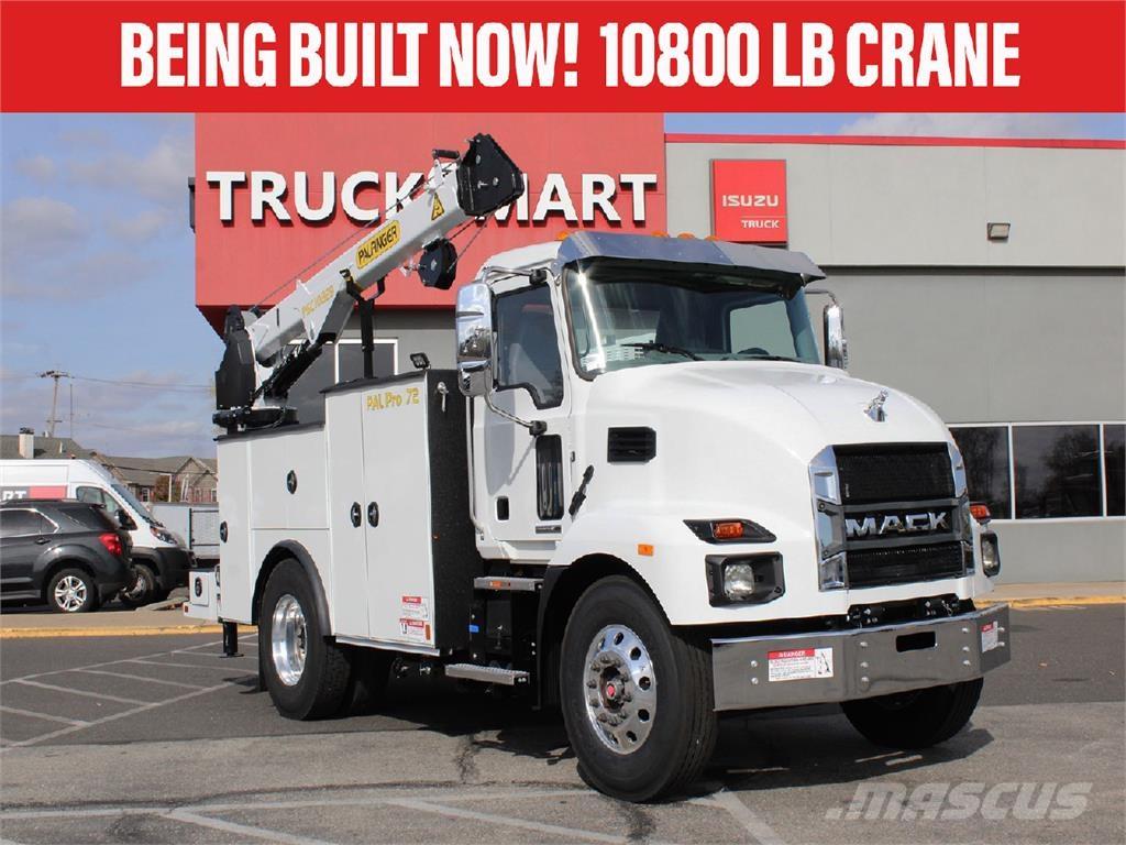 Mack MD6 Truck mounted cranes