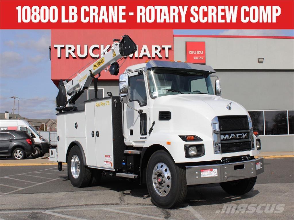 Mack MD6 Truck mounted cranes