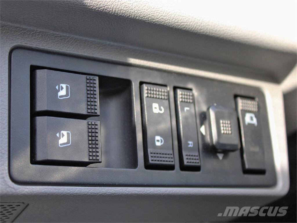 Mack MD6 Truck mounted cranes