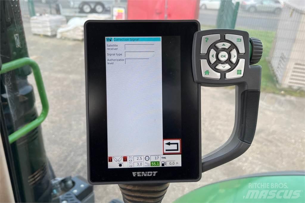 Fendt 718 Tractors