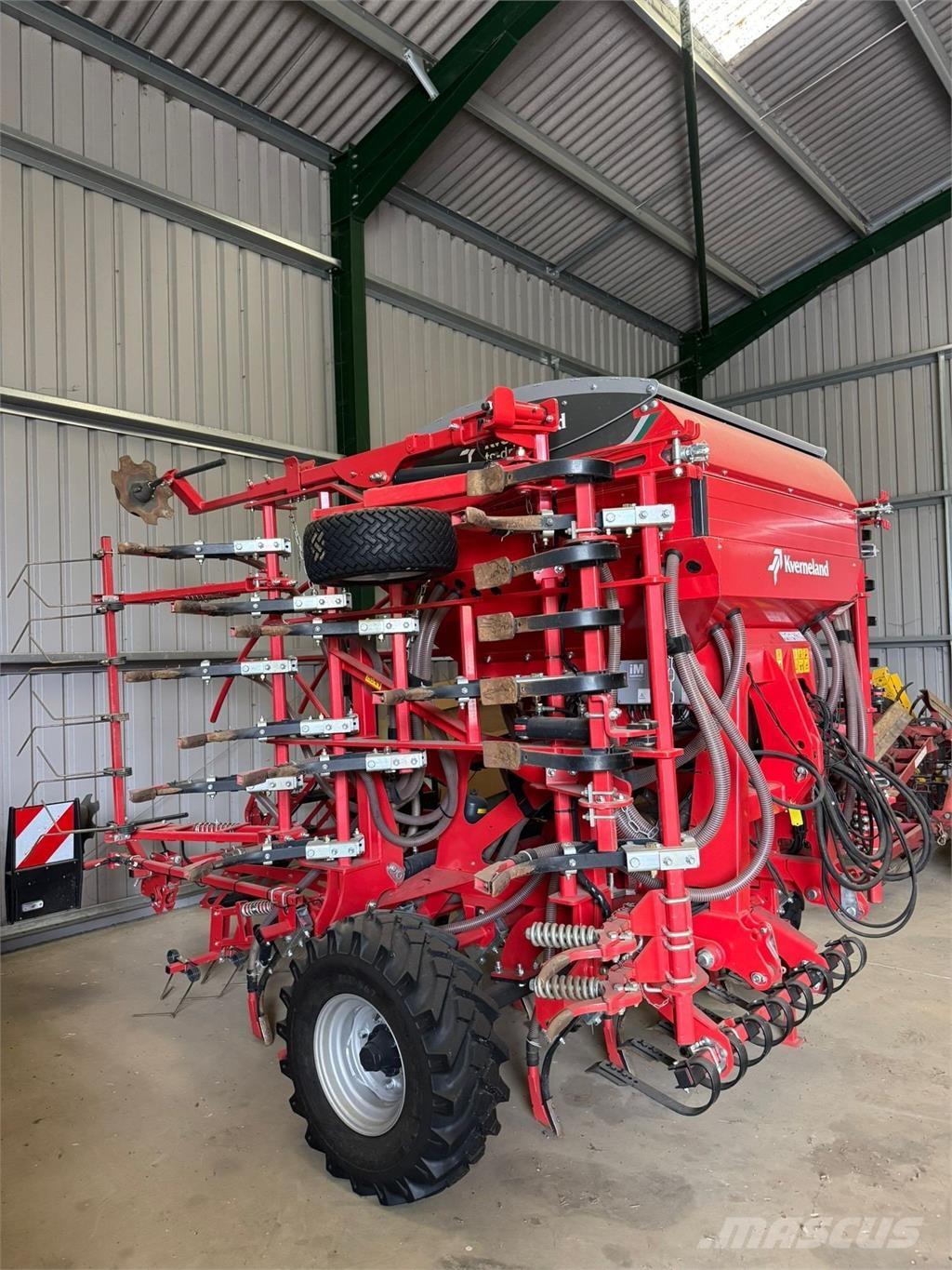 Kverneland 4.8M Farm machinery