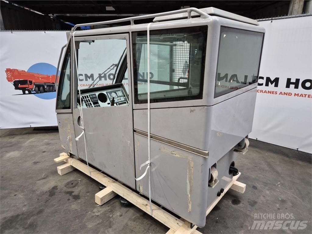  C.T.2 upper cabin Cabins and interior