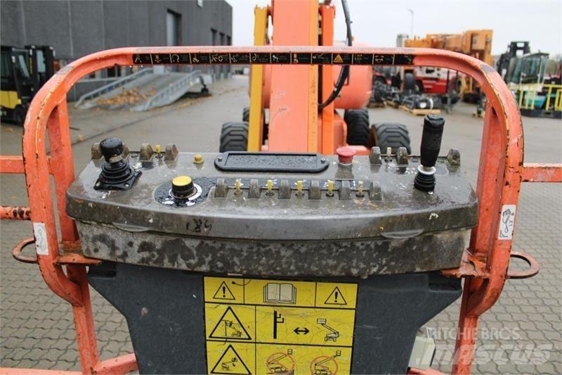 JLG 800AJ Articulated boom lifts