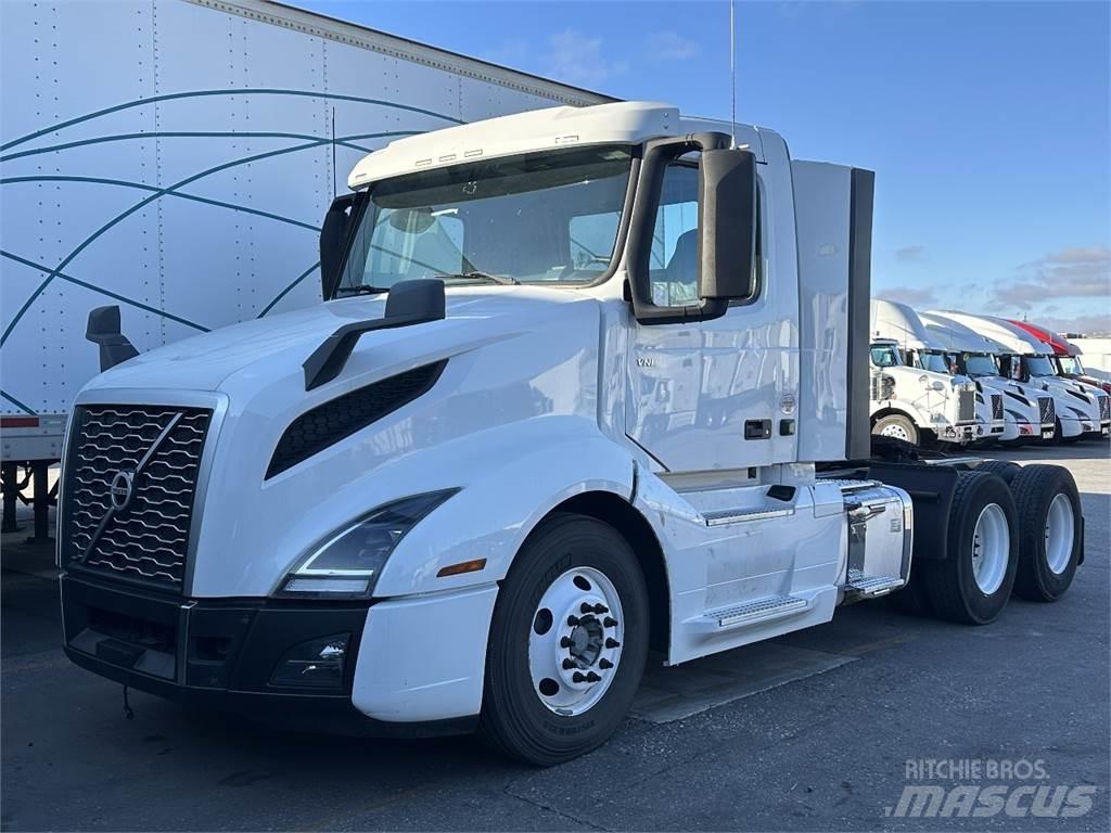 Volvo VNL300 Prime Movers