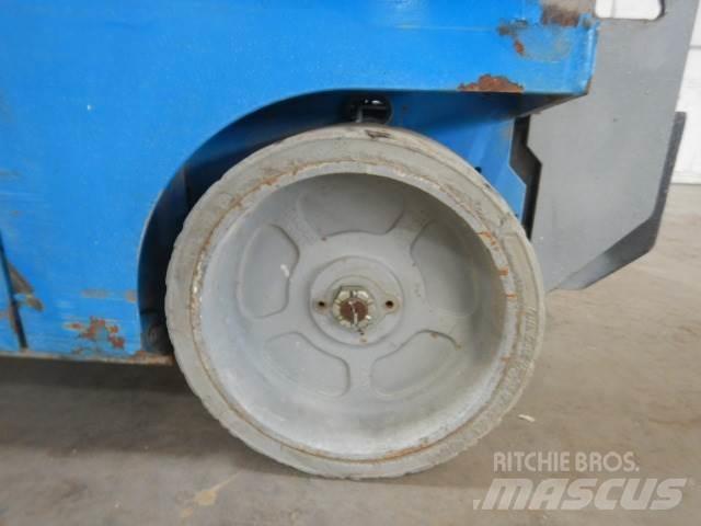 Genie GS2032 Scissor lifts