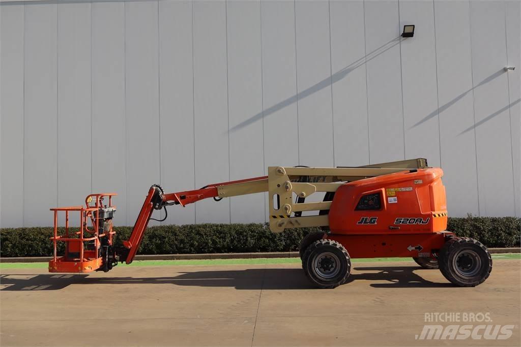 JLG 520AJ Articulated boom lifts