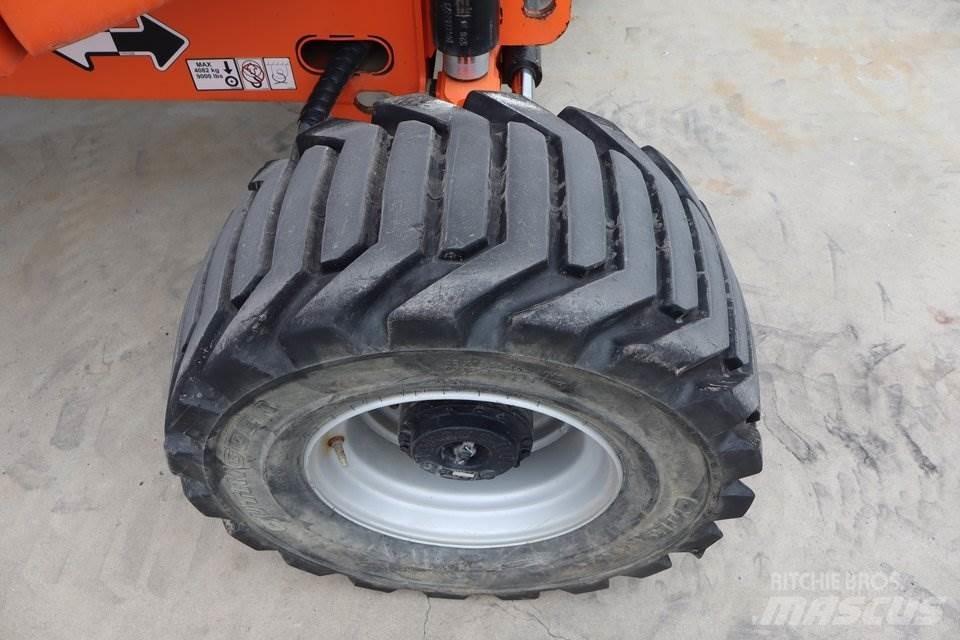 JLG 520AJ Articulated boom lifts
