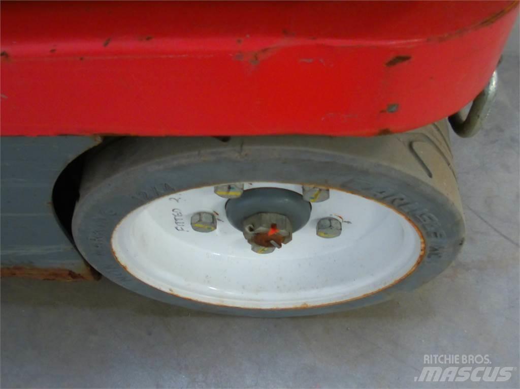 SkyJack SJ16 Used Personnel lifts and access elevators