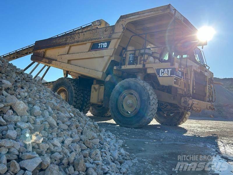 CAT 771D Rigid dump trucks