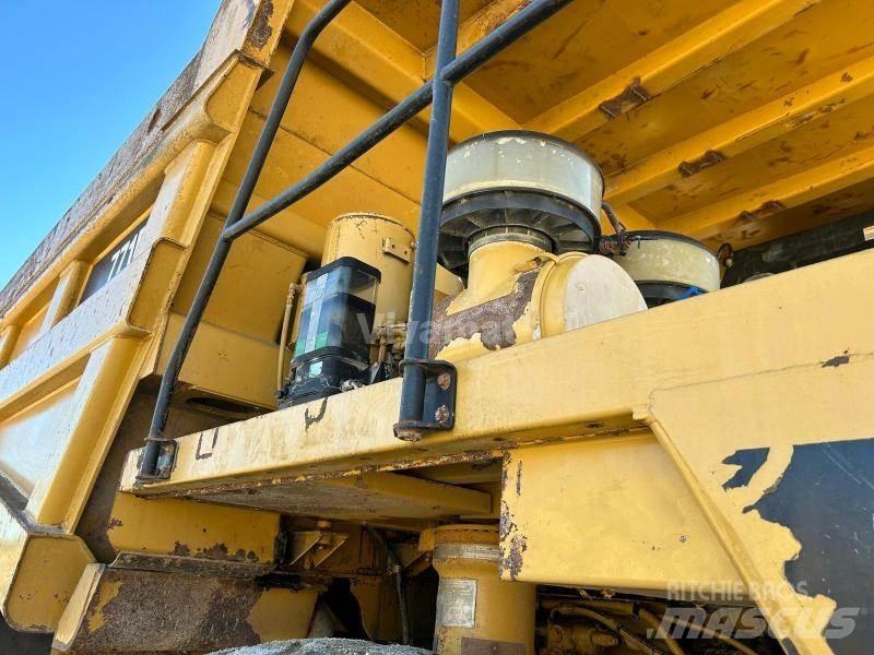 CAT 771D Rigid dump trucks