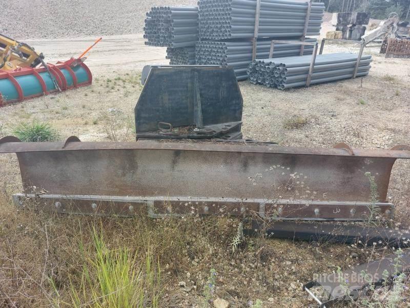 CAT 938 Plows