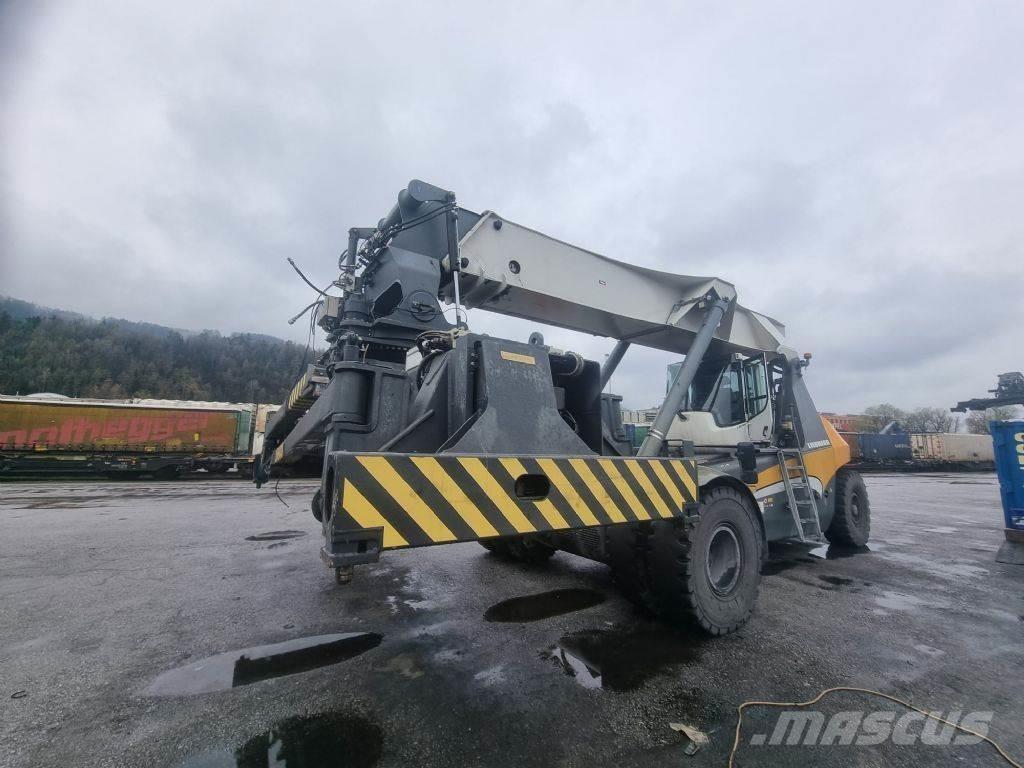 Liebherr LRS 545 Reach stackers
