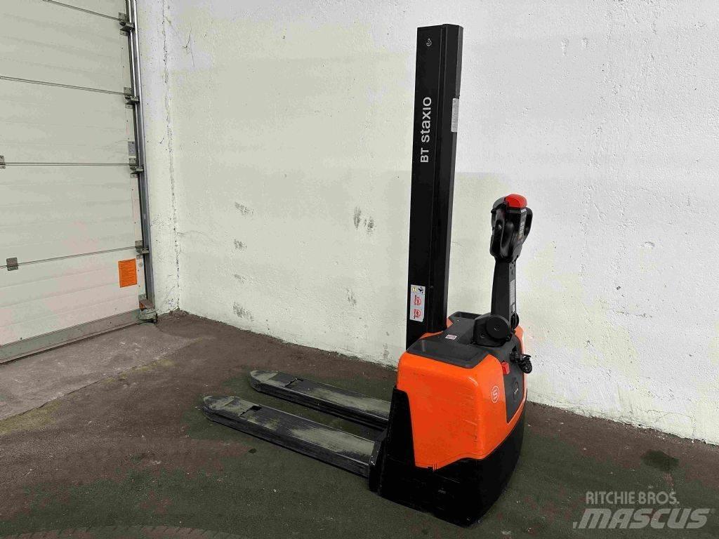 Toyota HWE 100 Pedestrian stacker