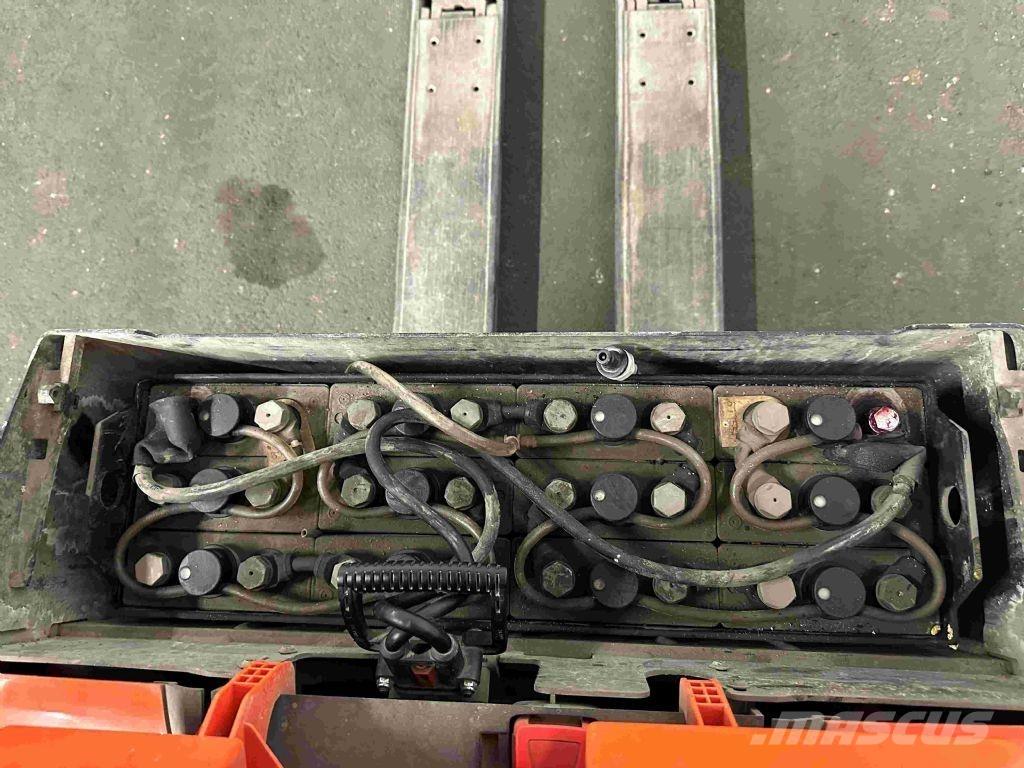Toyota LWE 200 Low lifter