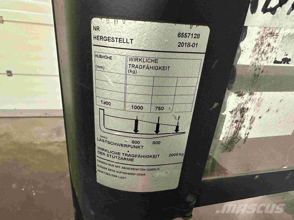 Toyota SPE 200 D Pedestrian stacker