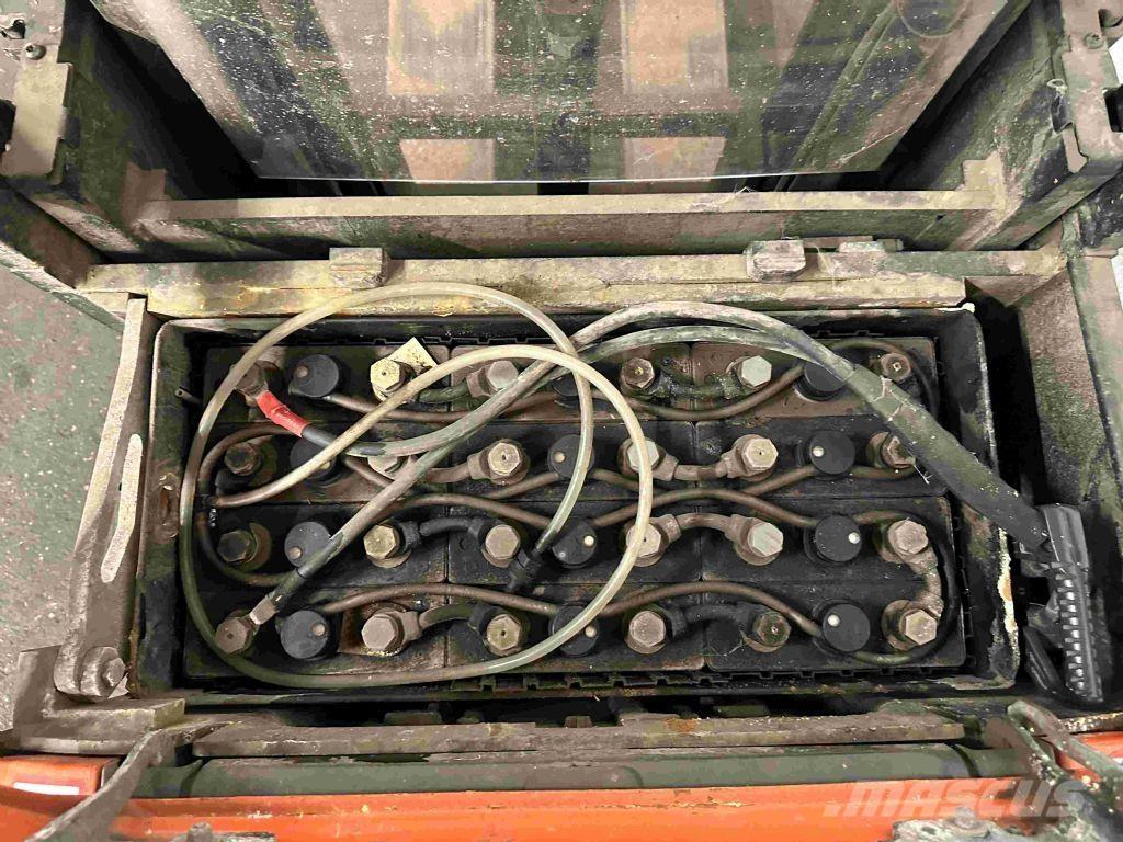 Toyota SPE 200 D Pedestrian stacker