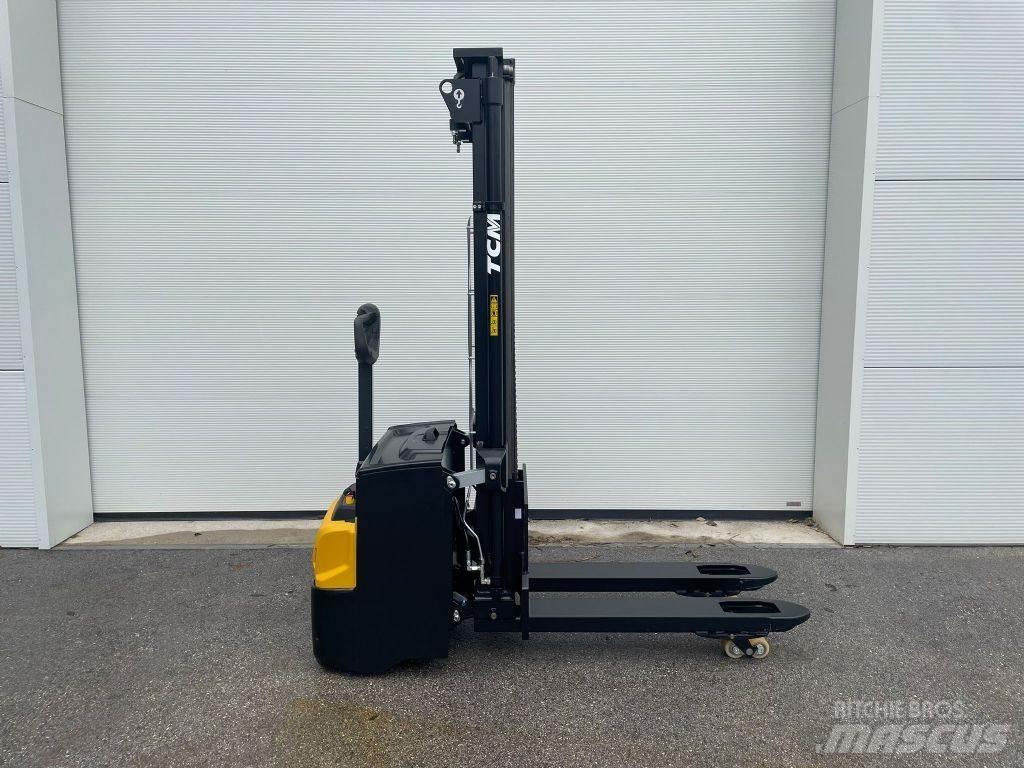 TCM SPW14-N3 Pedestrian stacker