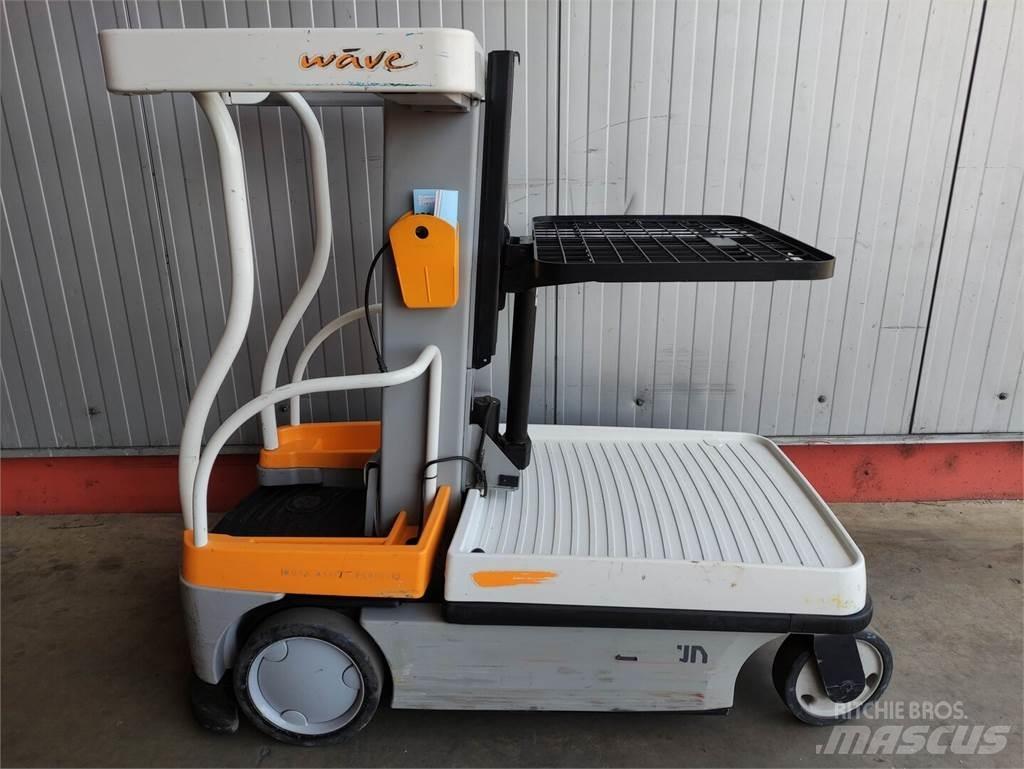 Crown WAV50-118 High lift order picker
