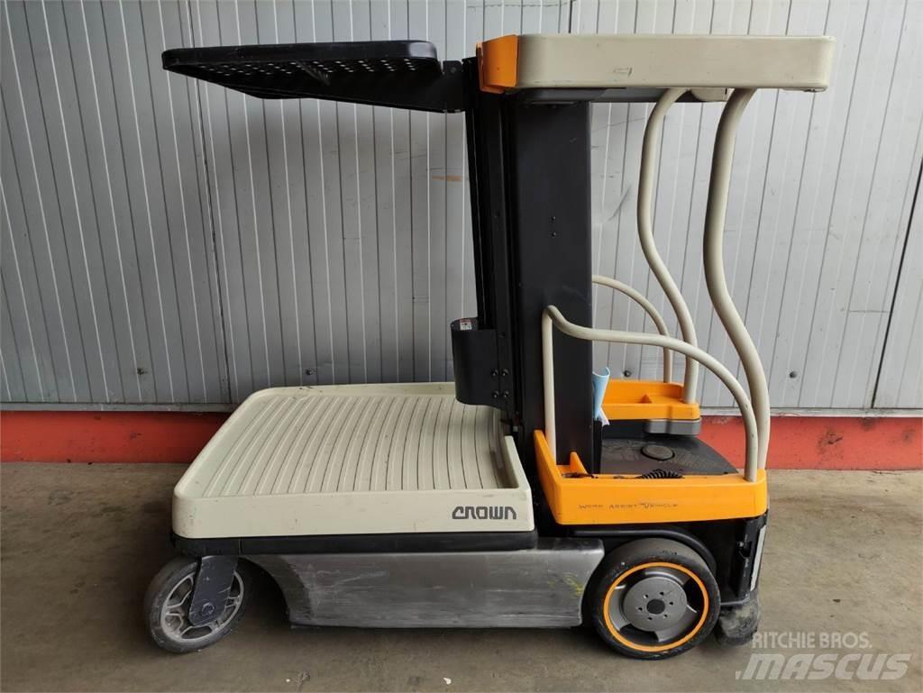 Crown WAV60-118 High lift order picker