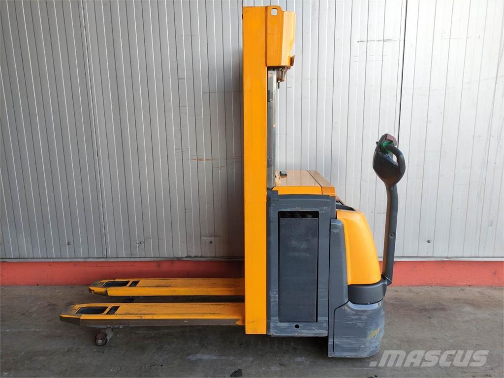 Jungheinrich EJC 216Z Pedestrian stacker