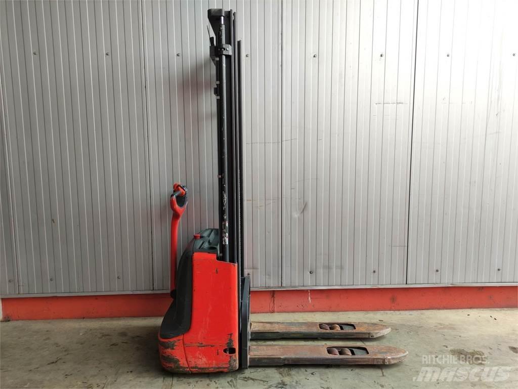 Linde L12 Pedestrian stacker