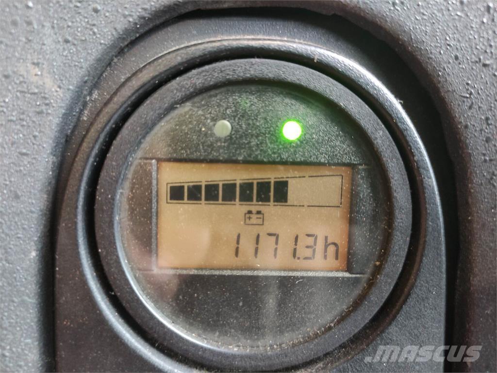 Linde L12 i Pedestrian stacker