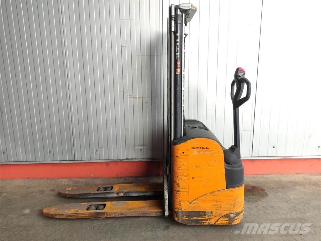 Still EGV16 Pedestrian stacker