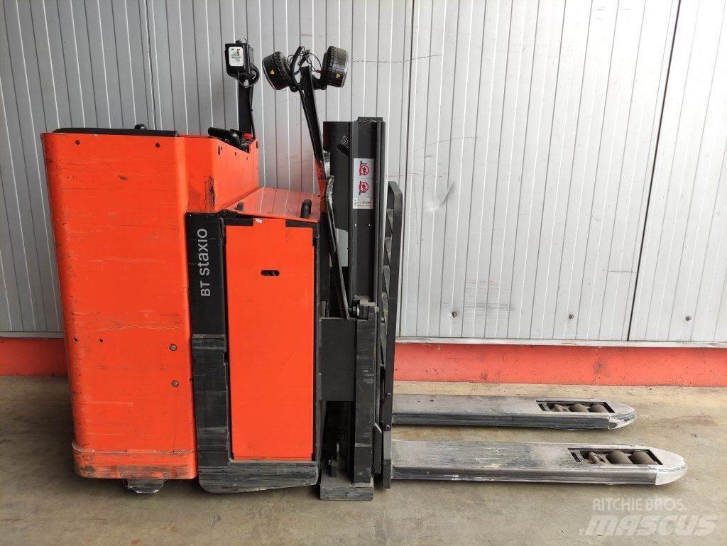 Toyota SSE160D Pedestrian stacker